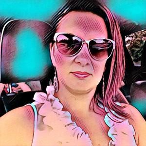 Meet your Posher, Monia